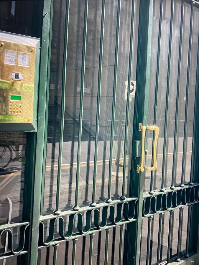 Milano: Incantevole Appartamento In Pieno Centro - Fancy Yellow Apartments Bagian luar foto