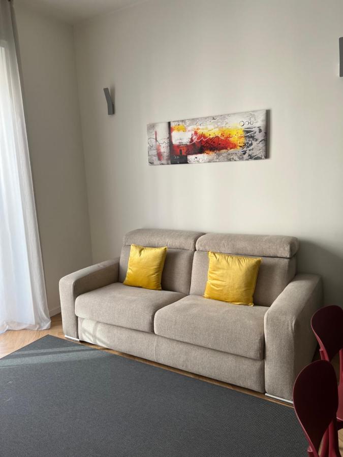 Milano: Incantevole Appartamento In Pieno Centro - Fancy Yellow Apartments Bagian luar foto