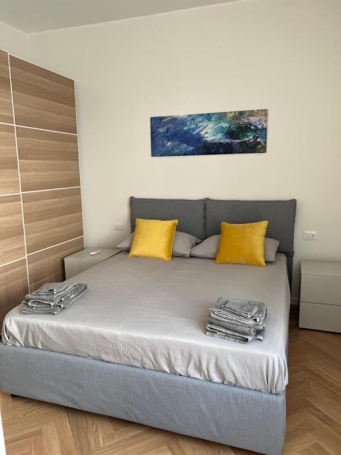 Milano: Incantevole Appartamento In Pieno Centro - Fancy Yellow Apartments Bagian luar foto