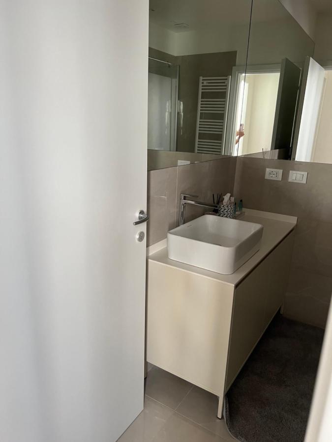 Milano: Incantevole Appartamento In Pieno Centro - Fancy Yellow Apartments Bagian luar foto