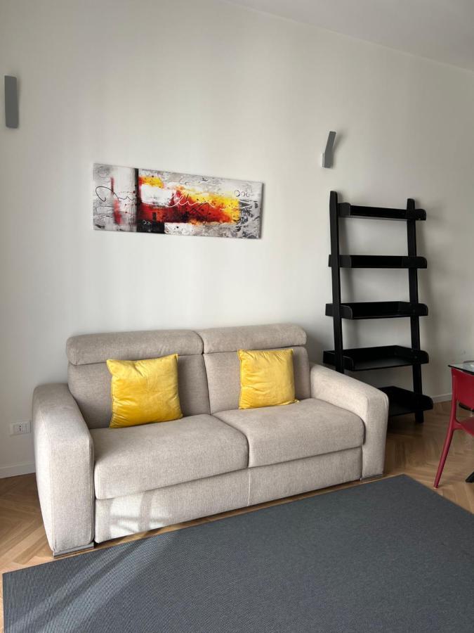 Milano: Incantevole Appartamento In Pieno Centro - Fancy Yellow Apartments Bagian luar foto