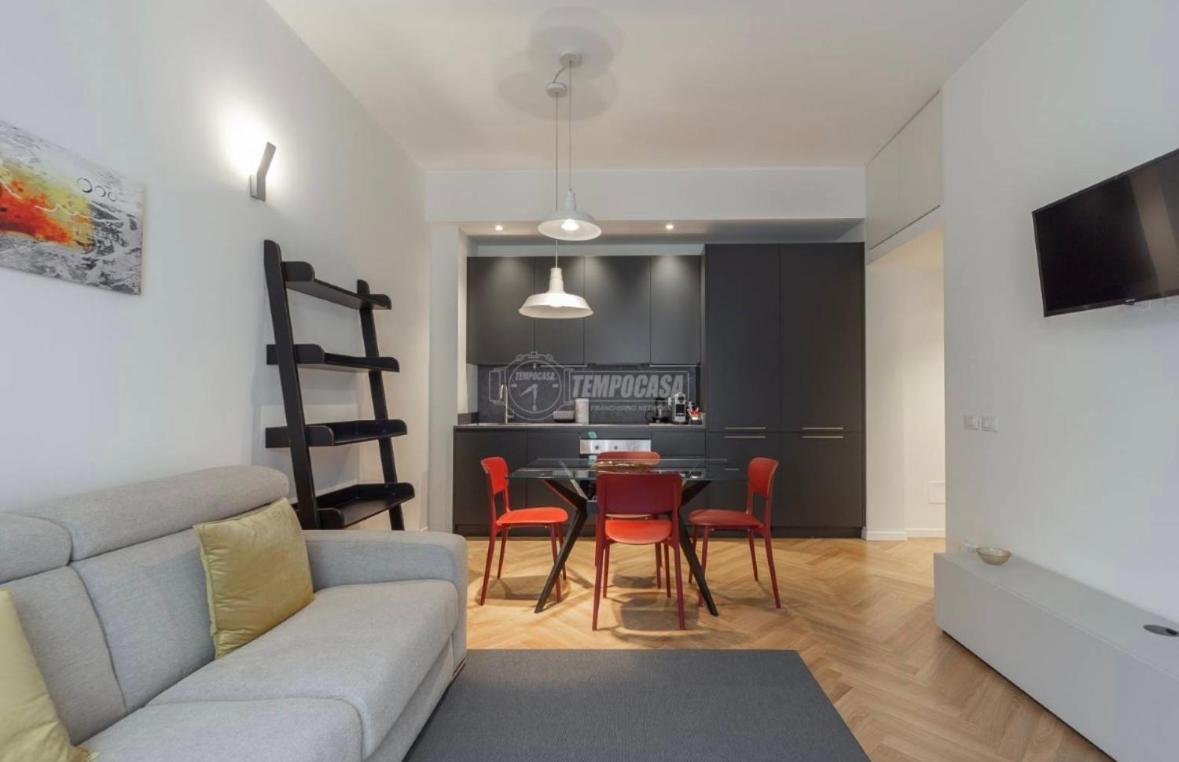 Milano: Incantevole Appartamento In Pieno Centro - Fancy Yellow Apartments Bagian luar foto